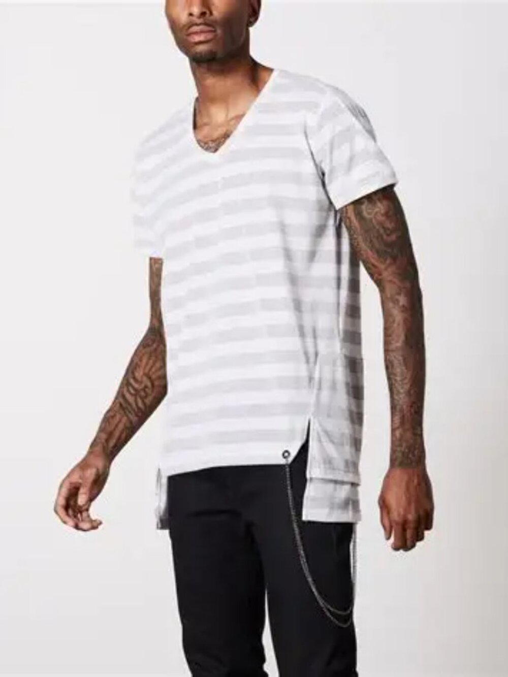 NWT RON TOMSON Striped Streetwear Chains V-Neck Step Hem T-Shirt